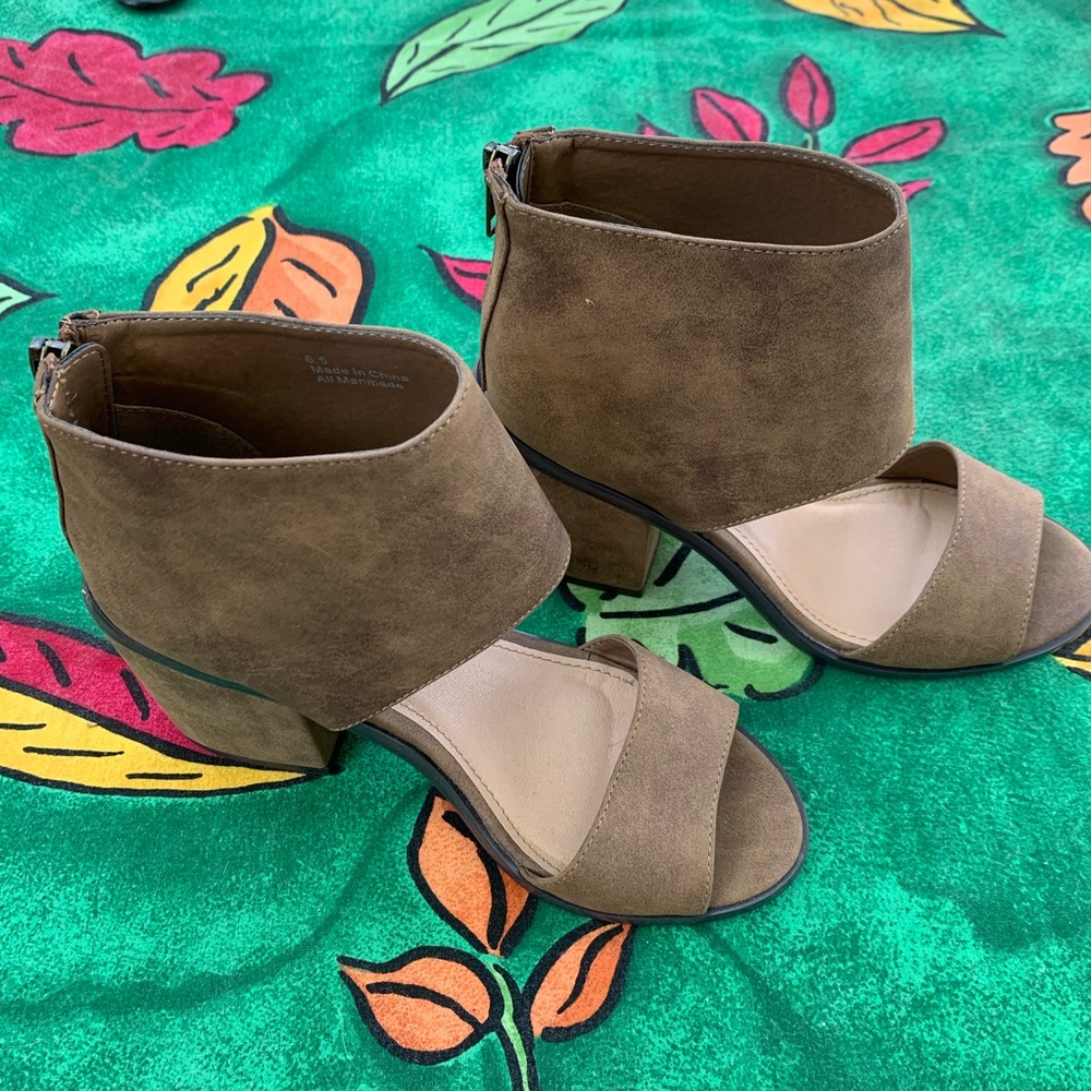 Cute Block Heel Sandals by Rebels